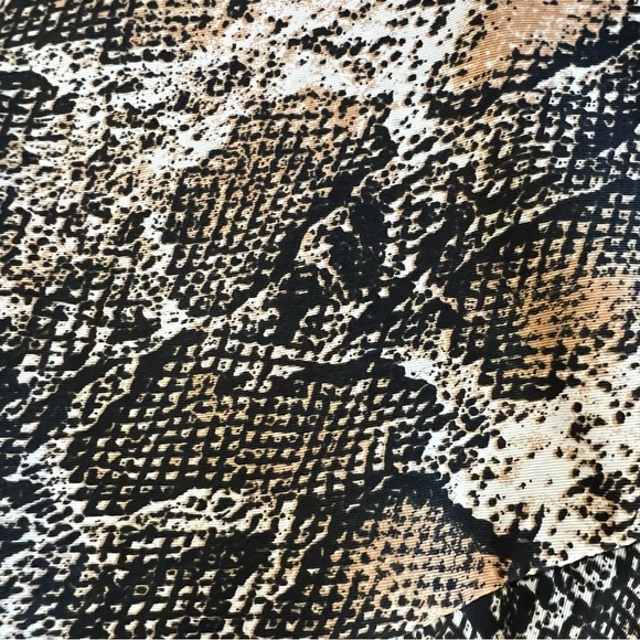 NWT β’ ZARA Satin Snakeskin Skort - Picture 4 of 9